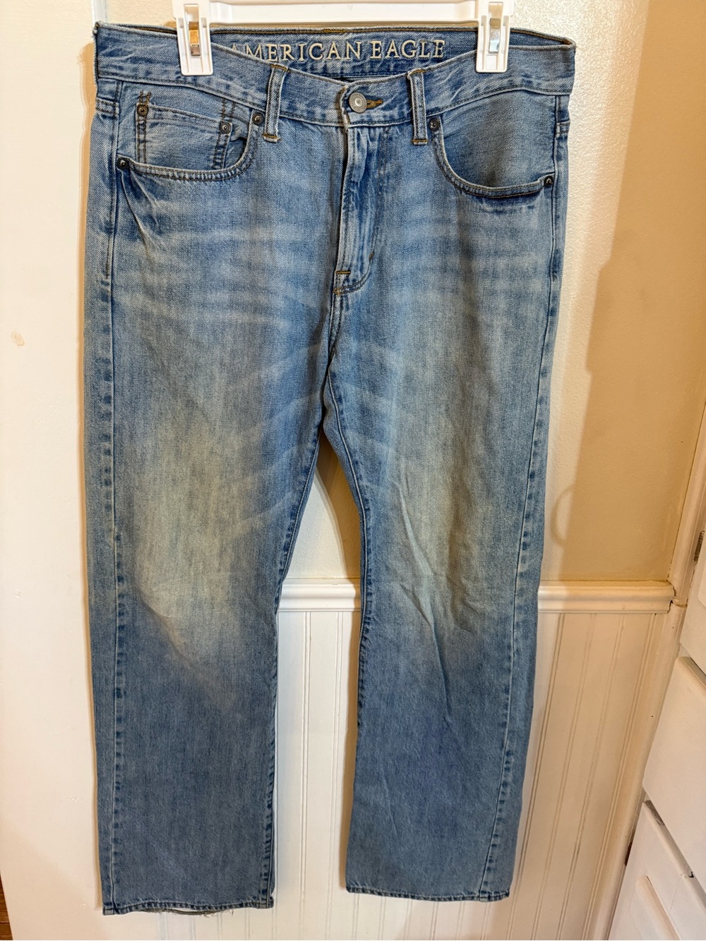 American Eagle Outfitters Men's Light Wash Straight Leg Jeans